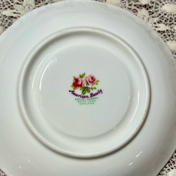 Royal Albert American Beauty Teacup and Saucer - Picture 4 of 5
